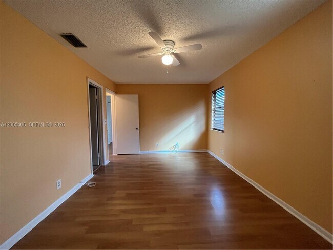 Building Photo - 5170 Tennis Ln