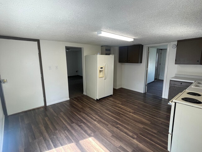 Building Photo - 560 8th Ave N