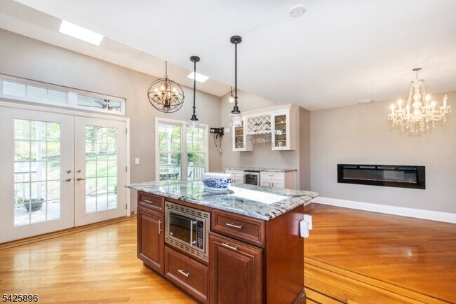 Building Photo - 305 Quaker Church Rd