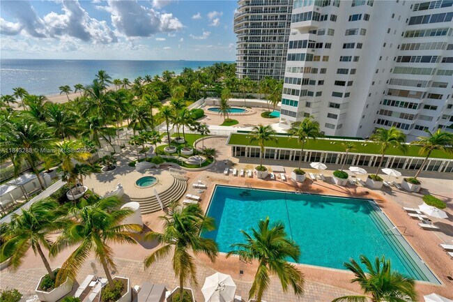 Building Photo - 10275 Collins Ave