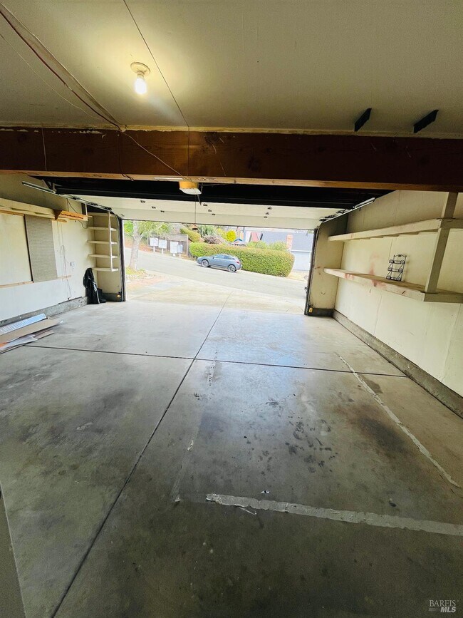 Building Photo - 111 Thresher Dr