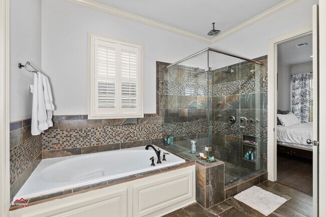 Building Photo - LUXURY LIVING IN THE PRESTIGIOUS PROVENANCE SUBDIVISION