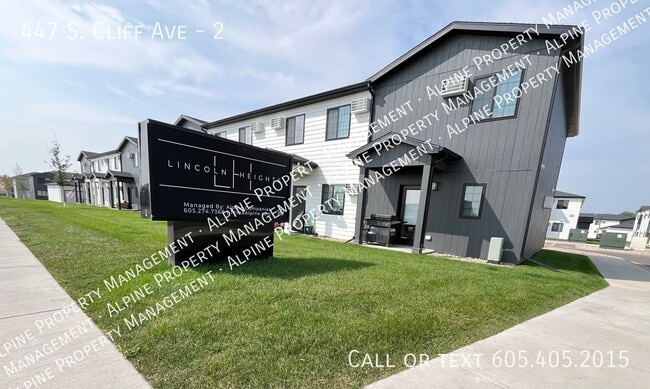 Building Photo - 447 S Cliff Ave