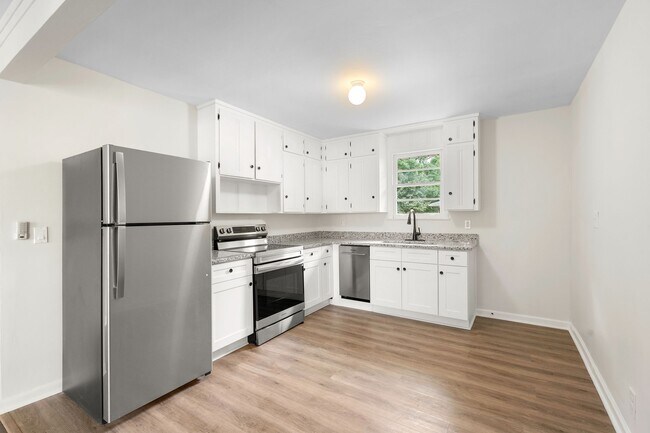 Building Photo - 1036 Seymour Ave