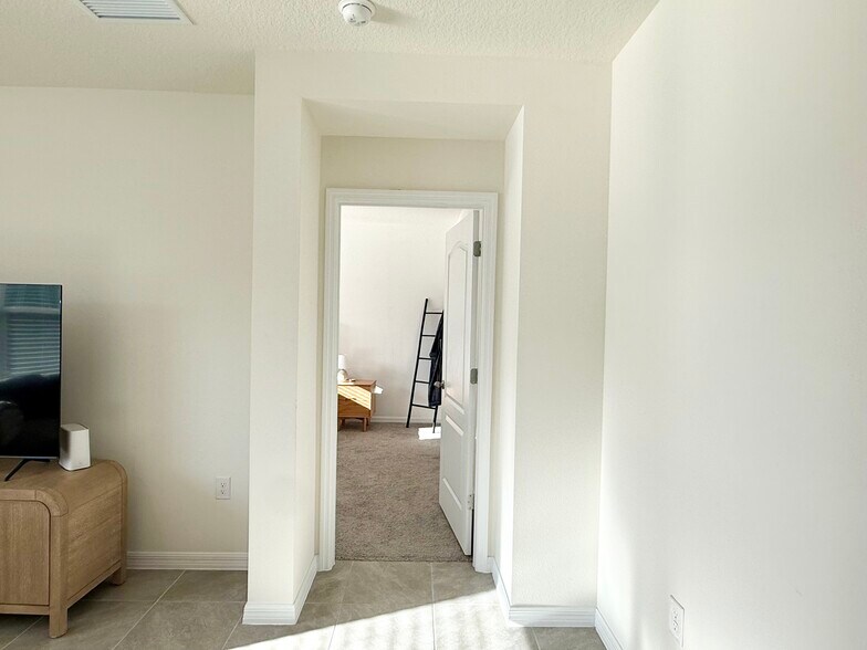 Building Photo - 13 Melogold Dr