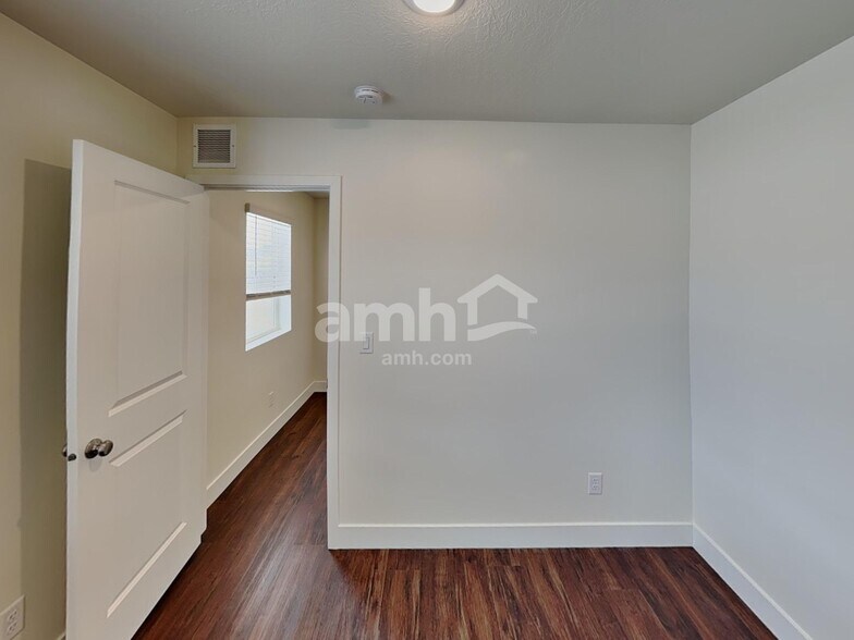 Building Photo - 7123 Woods Rose Dr