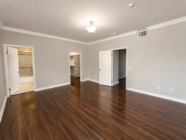 Building Photo - 1130 E Colorado St