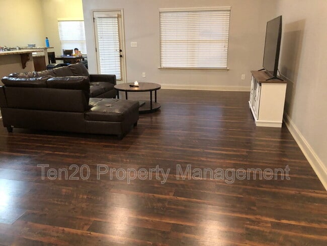 Building Photo - 2 Golden Eagle Ct