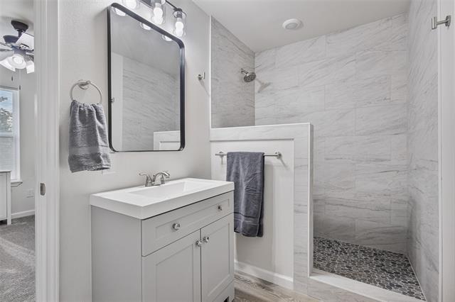 Building Photo - 1009 N Barrett Ave