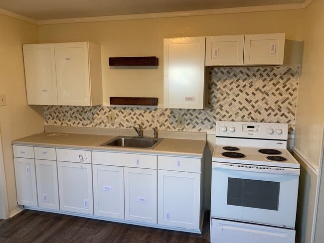Building Photo - Cute 3 Bedroom 1 Bath Home