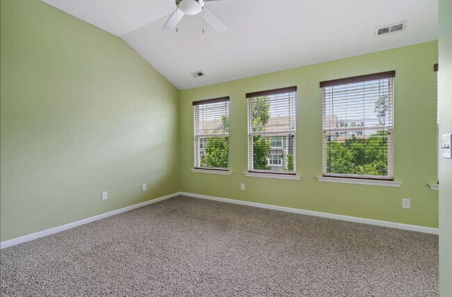 Building Photo - Spacious 3-Bedroom/3.5 Bathroom End-Unit T...