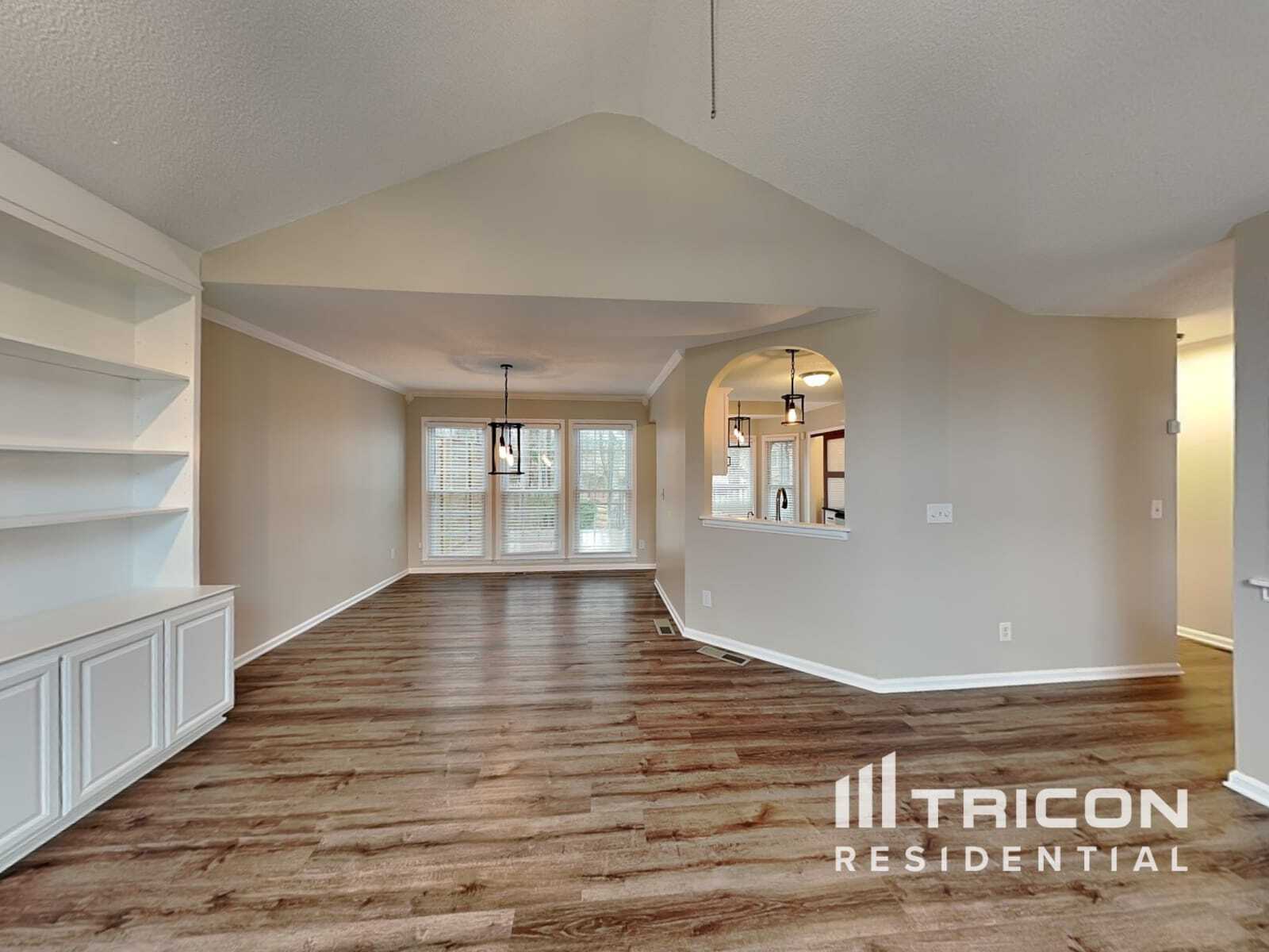 Building Photo - 703 Players Ct