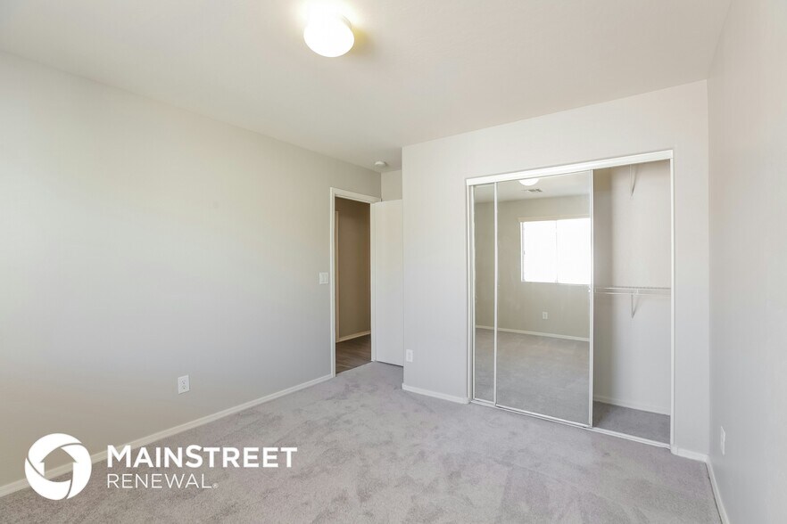 Building Photo - 5158 W Illini St