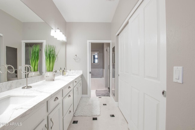 Building Photo - 11260 N 92nd St