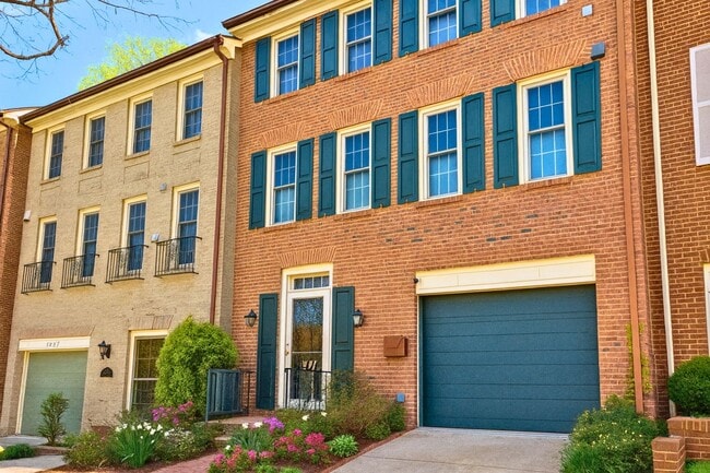 Primary Photo - 2329 S Queen St