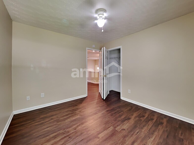 Building Photo - 311 Barberry Pl