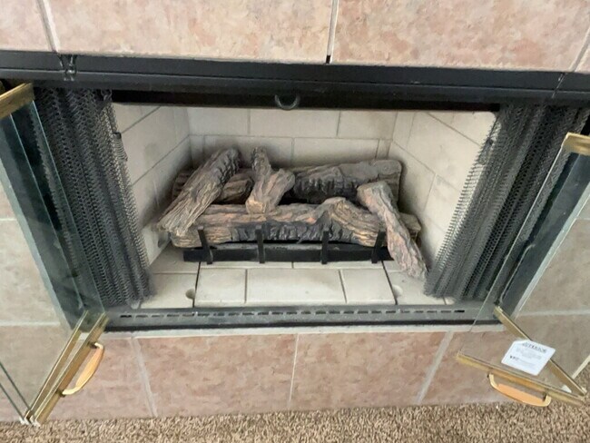 Building Photo - Don't miss out on the amazing views this home has to offer!