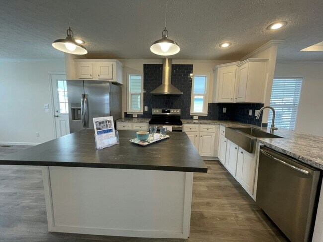 Building Photo - 491 Hillcrest Ln