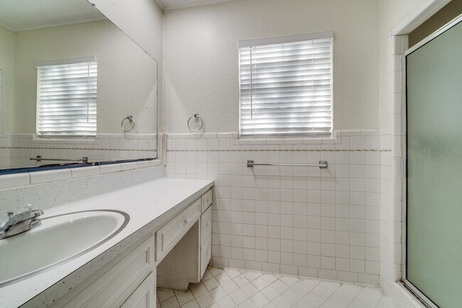 Building Photo - 136 Harmon Dr