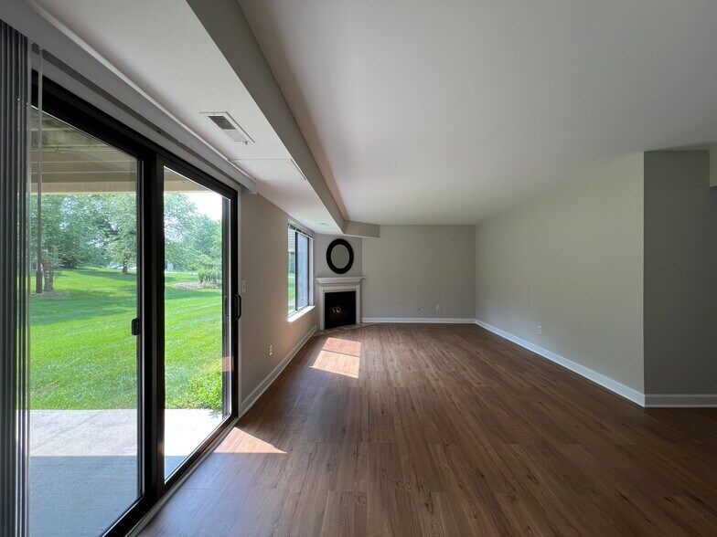 Building Photo - 225 Briarcrest