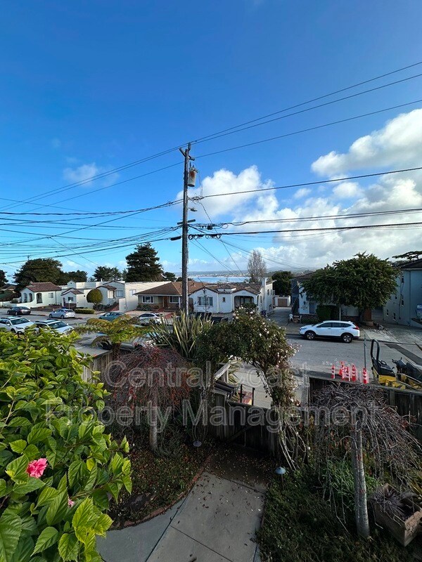 Building Photo - 254 Larkin St