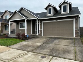 Building Photo - Very Nice 3 Bed 2 Bath Home With Vinyl Plank Flooring in NE Albany