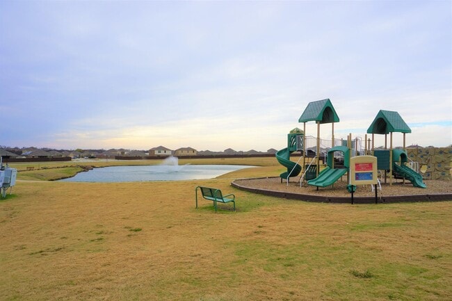 Building Photo - Modern 4 Bedroom Home in Windmill Farms with Community Pools and Trails