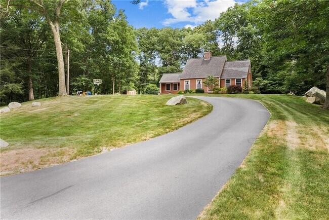 Building Photo - 6 Mary Ann Dr