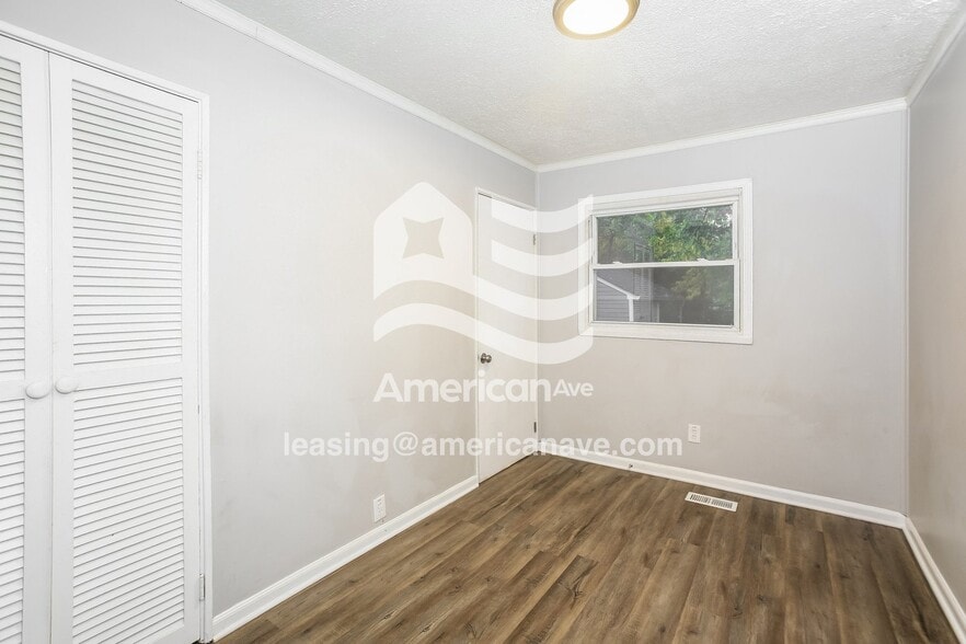 Building Photo - 2036 W Kessler Blvd N Dr