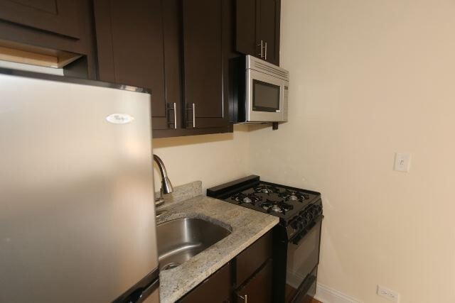 Building Photo - 4619 N Paulina St