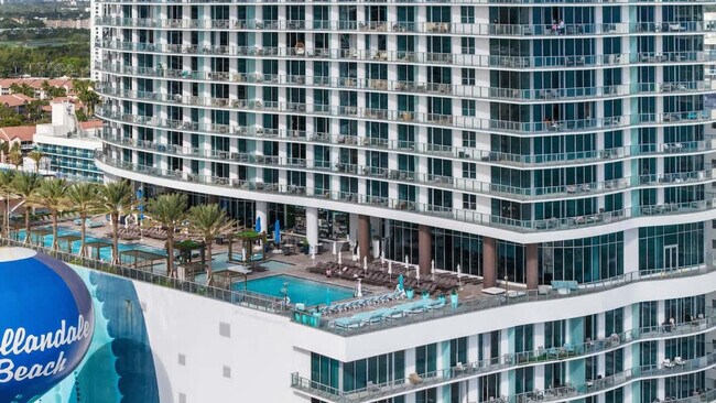 Building Photo - 4011 S Ocean Dr