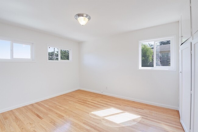 Building Photo - 2280 Rollingwood Dr