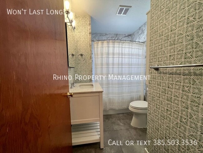 Building Photo - 3023 Van Buren Ave