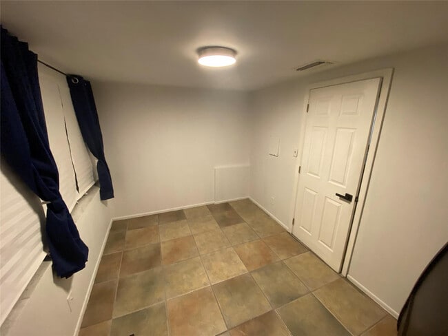 Building Photo - 2056 NE 9th Ave