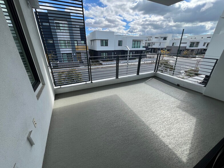 2nd Floor Balcony with 2 powerful outdoor speakers - 16285 Veterans Way