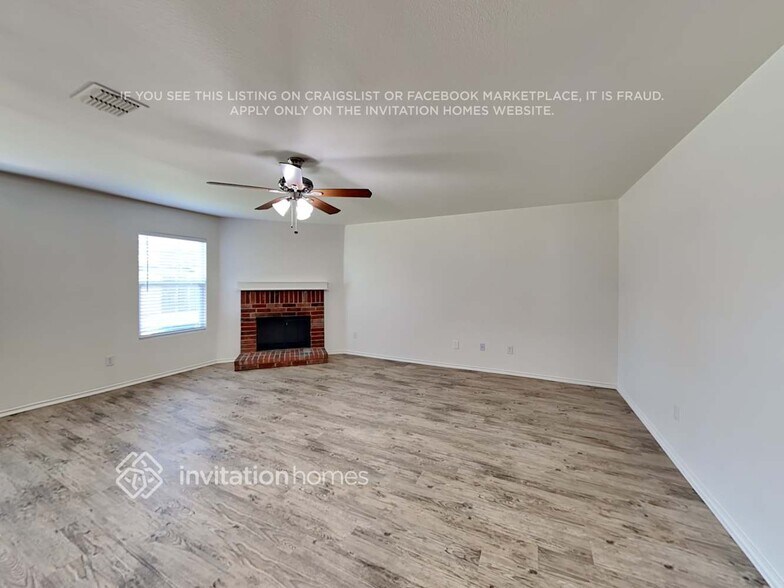Building Photo - 802 Lazy Bayou Dr