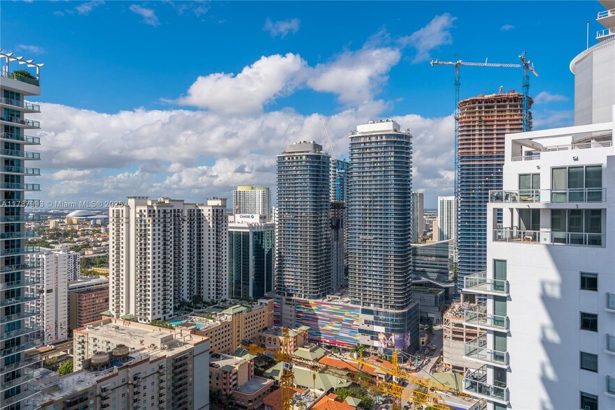 Building Photo - 1080 Brickell Ave
