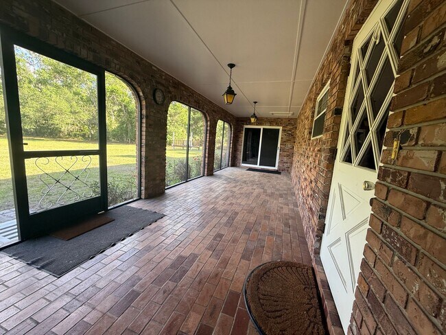 Building Photo - 5 Acre Home!!!!