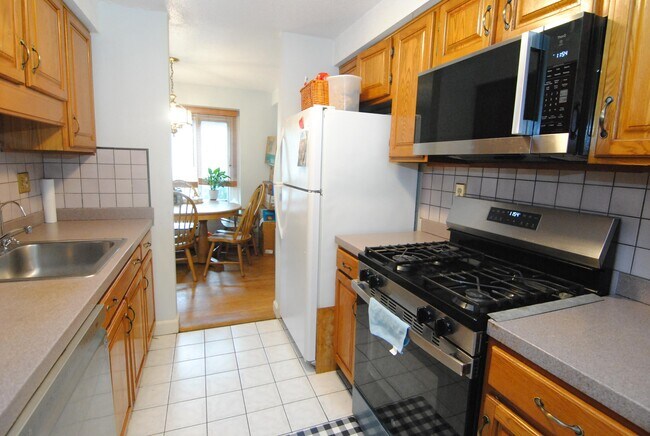 Building Photo - 7 Meadowview Cir