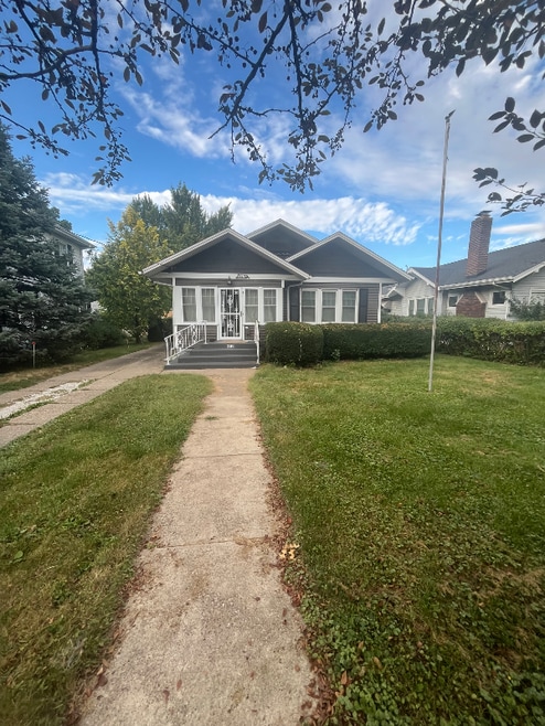 Building Photo - 2118 Elm St