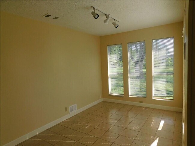 Building Photo - 1500 Mangrum St