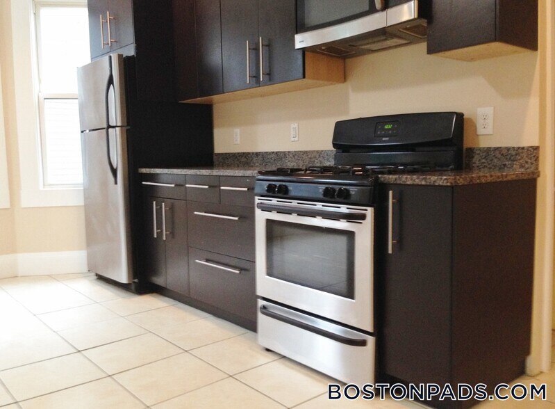 Building Photo - 3147-3149 Washington St.