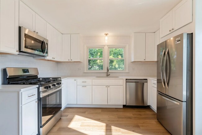 Building Photo - 6867 N Ottawa Ave