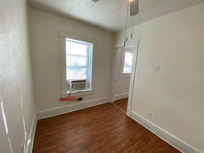 Building Photo - 801 N Lancaster Ave