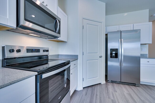 Building Photo - NW 3 Bedroom Townhouse!! Gated Community Pool!! 2 Car Garage!!! No Carpet downstairs.