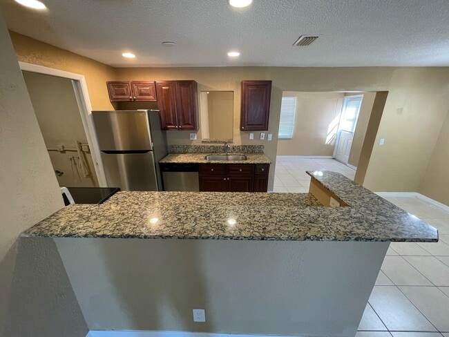 Building Photo - 1650 W 12th Ct