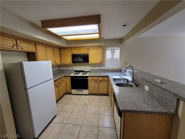 Building Photo - 253 Buckskin St