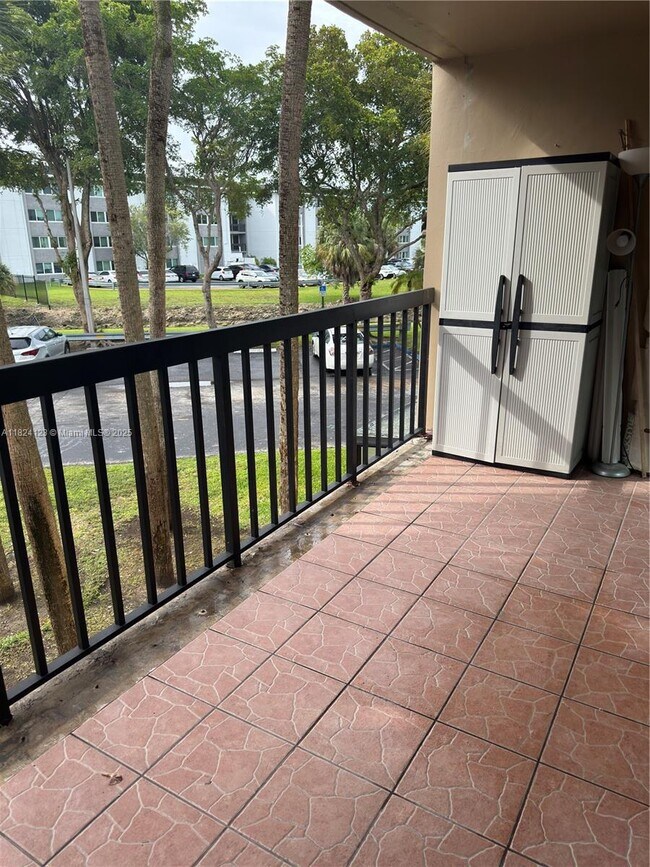Building Photo - 10865 SW 112th Ave