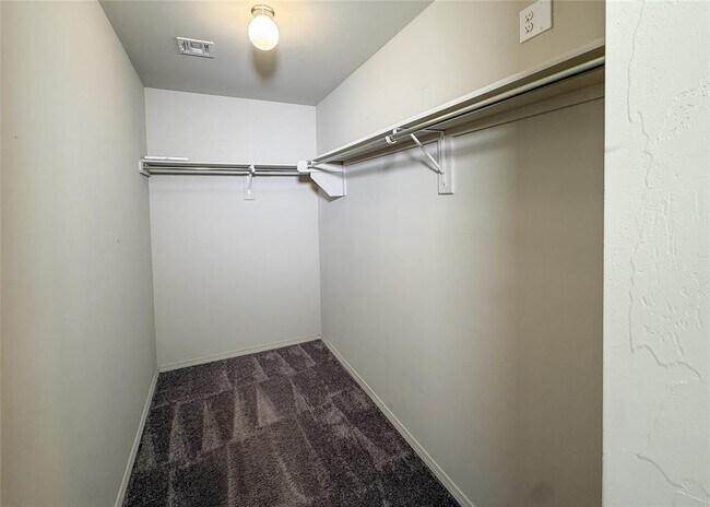 Building Photo - 528 Fox Burrow Ln
