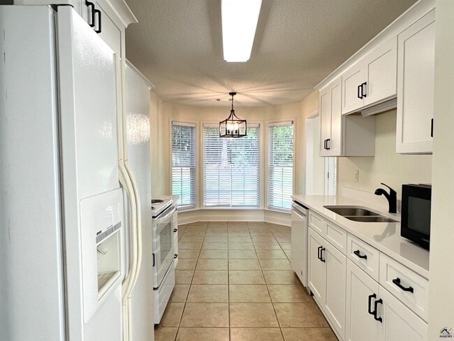 Building Photo - 134 Stone Brooke Dr